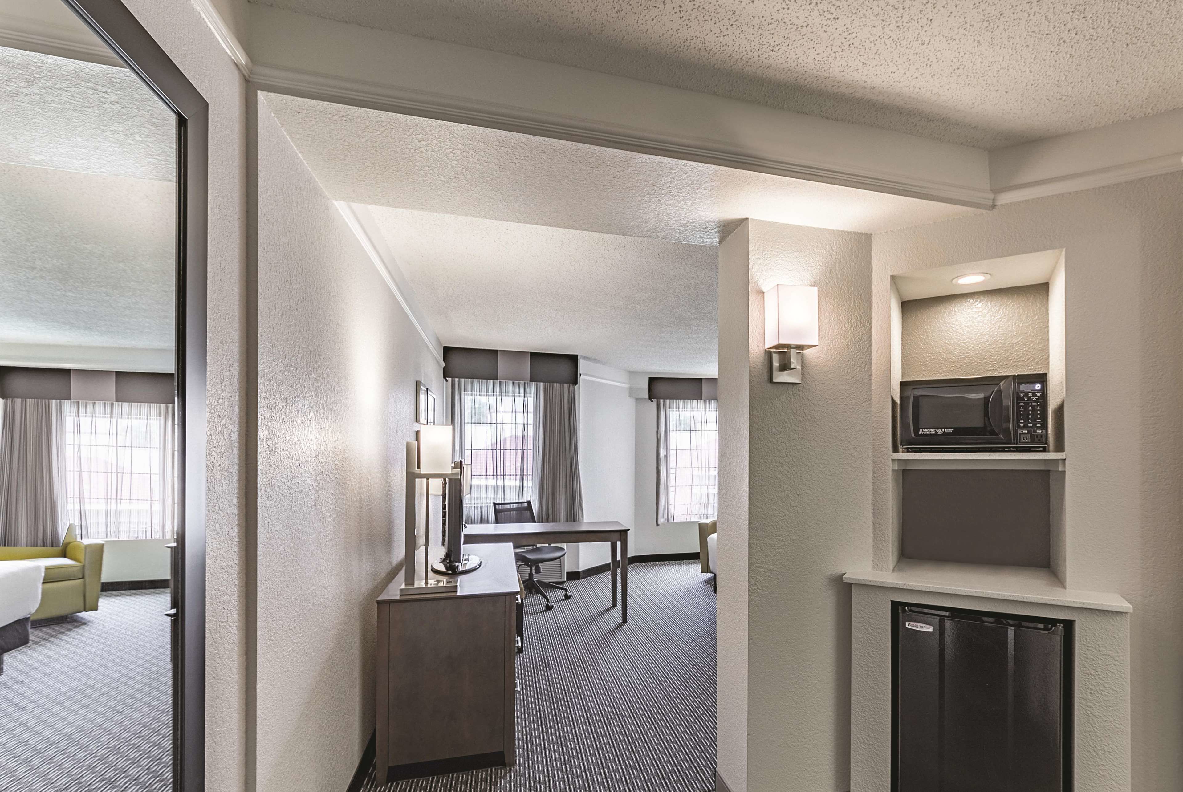 La Quinta Inn & Suites by Wyndham Austin Near The Domain