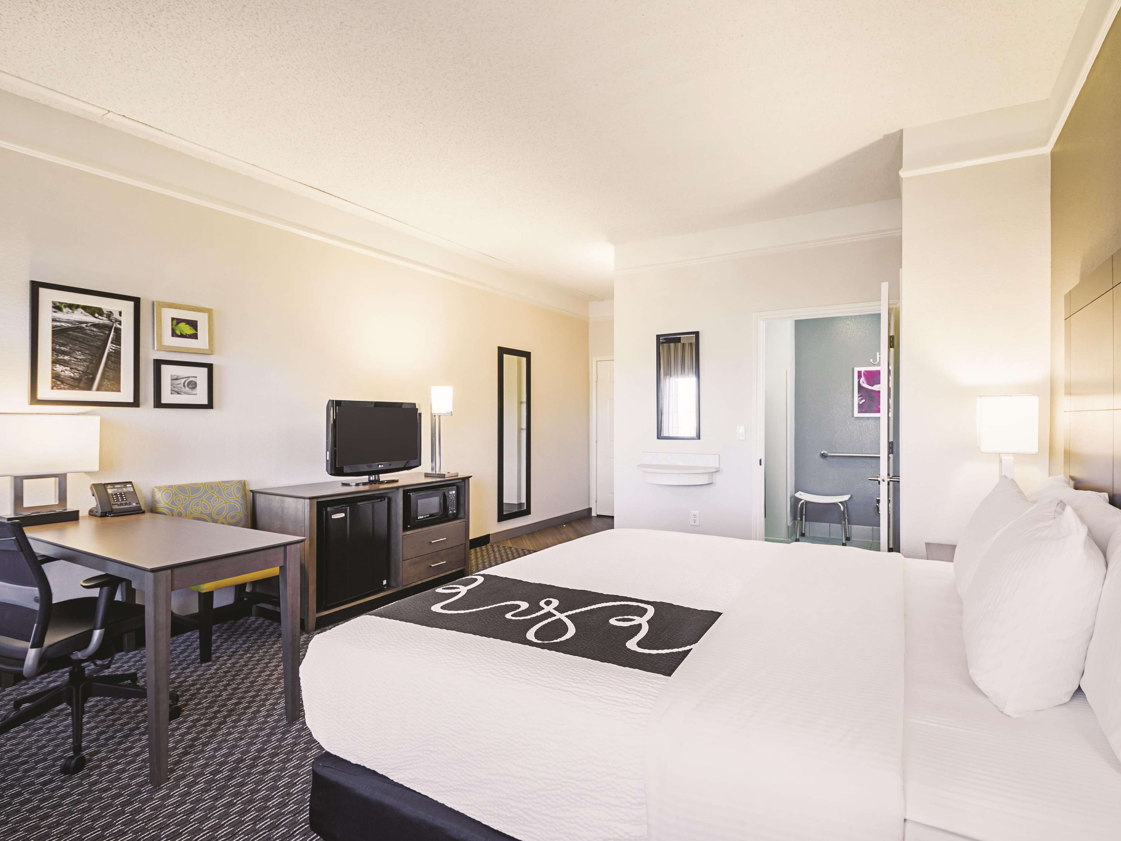 La Quinta Inn & Suites by Wyndham Austin Near The Domain