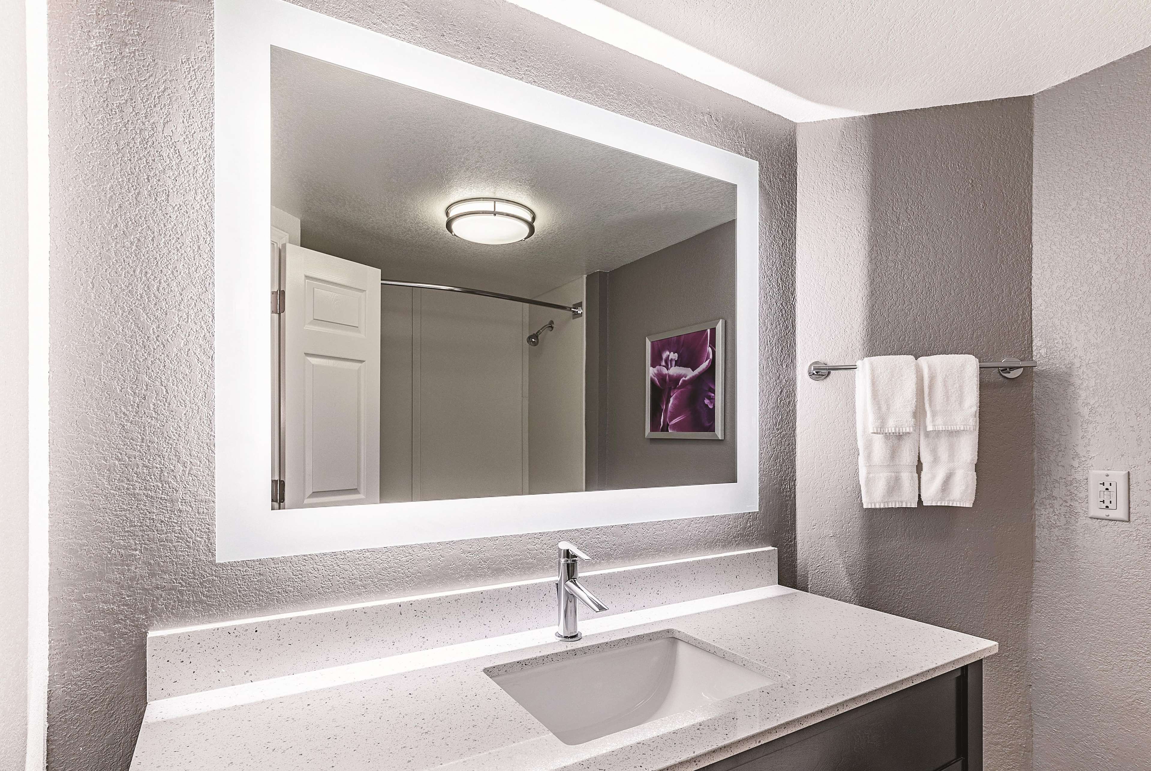 La Quinta Inn & Suites by Wyndham Austin Near The Domain