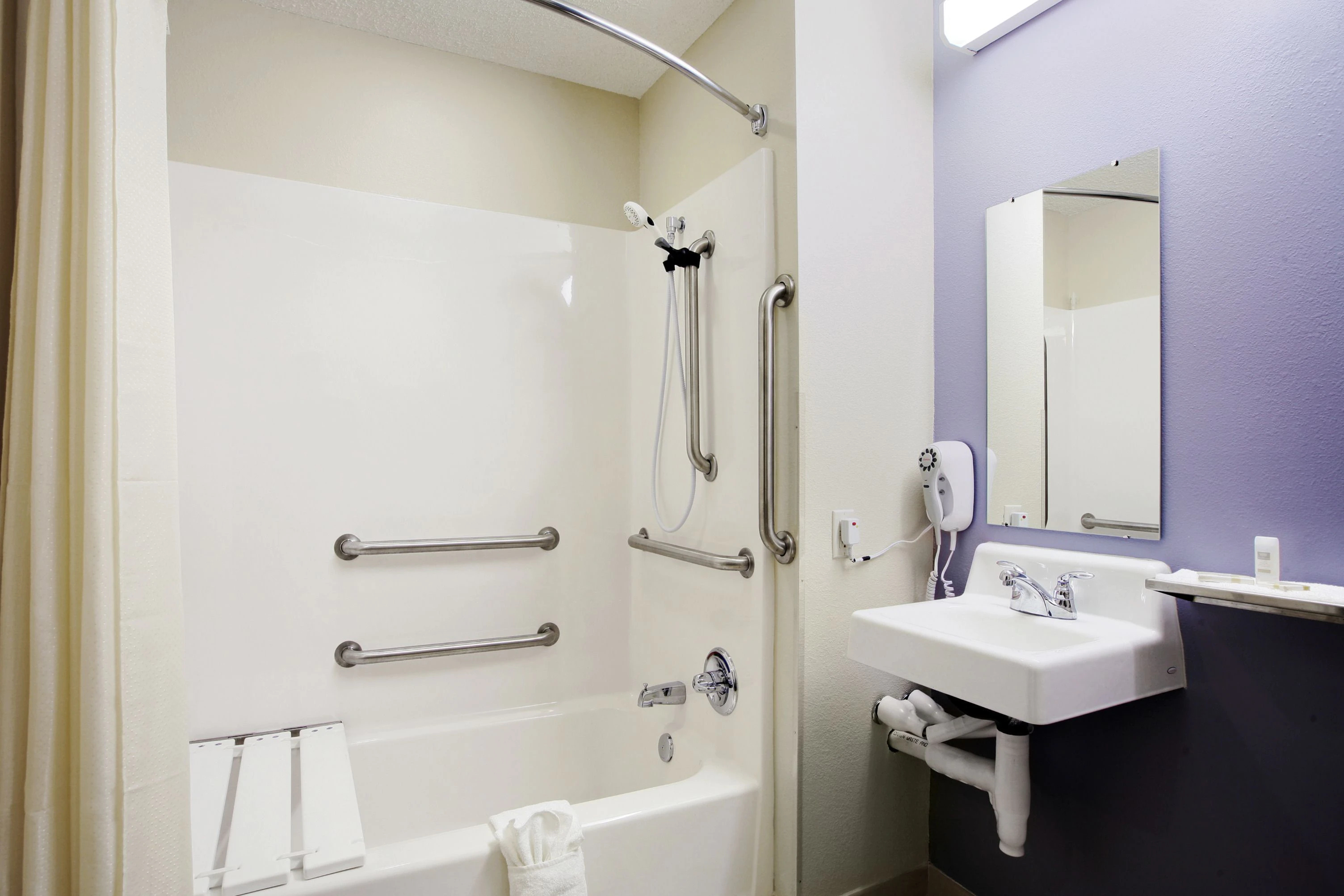 Microtel Inn and Suites by Wyndham Austin Airport