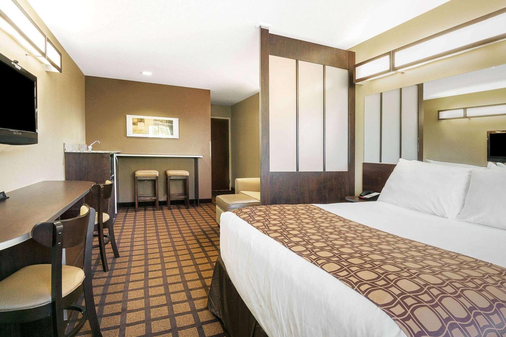 Microtel Inn and Suites by Wyndham Austin Airport