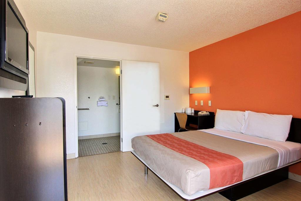 Motel 6 Austin Central - North