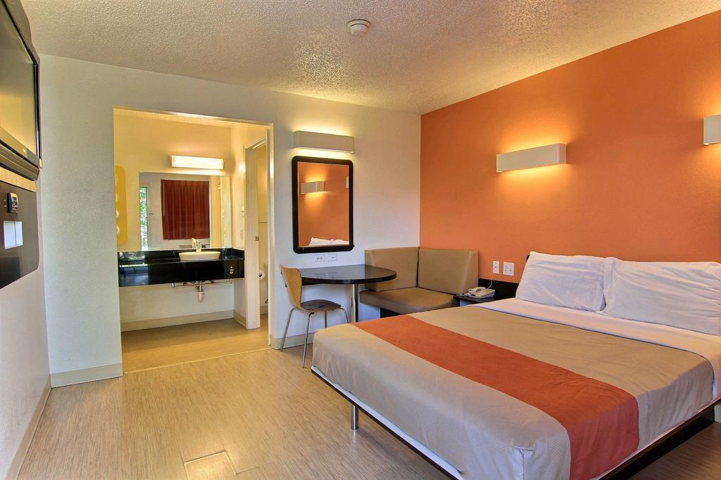 Motel 6 Austin Central - North
