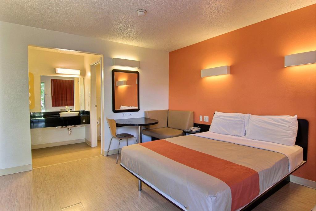 Motel 6 Austin Central - North