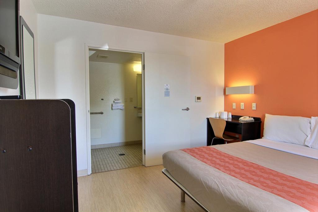 Motel 6 Austin Central - North