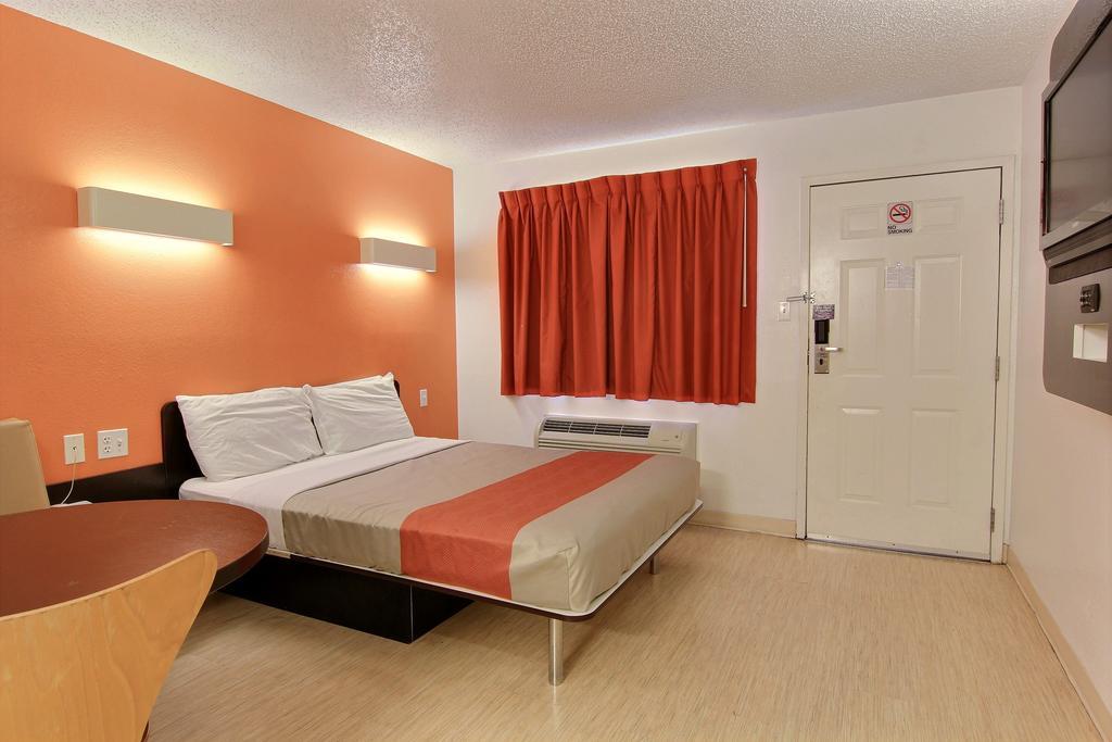 Motel 6 Austin Central - North