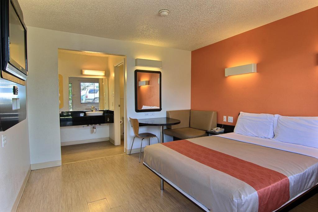 Motel 6 Austin Central - North