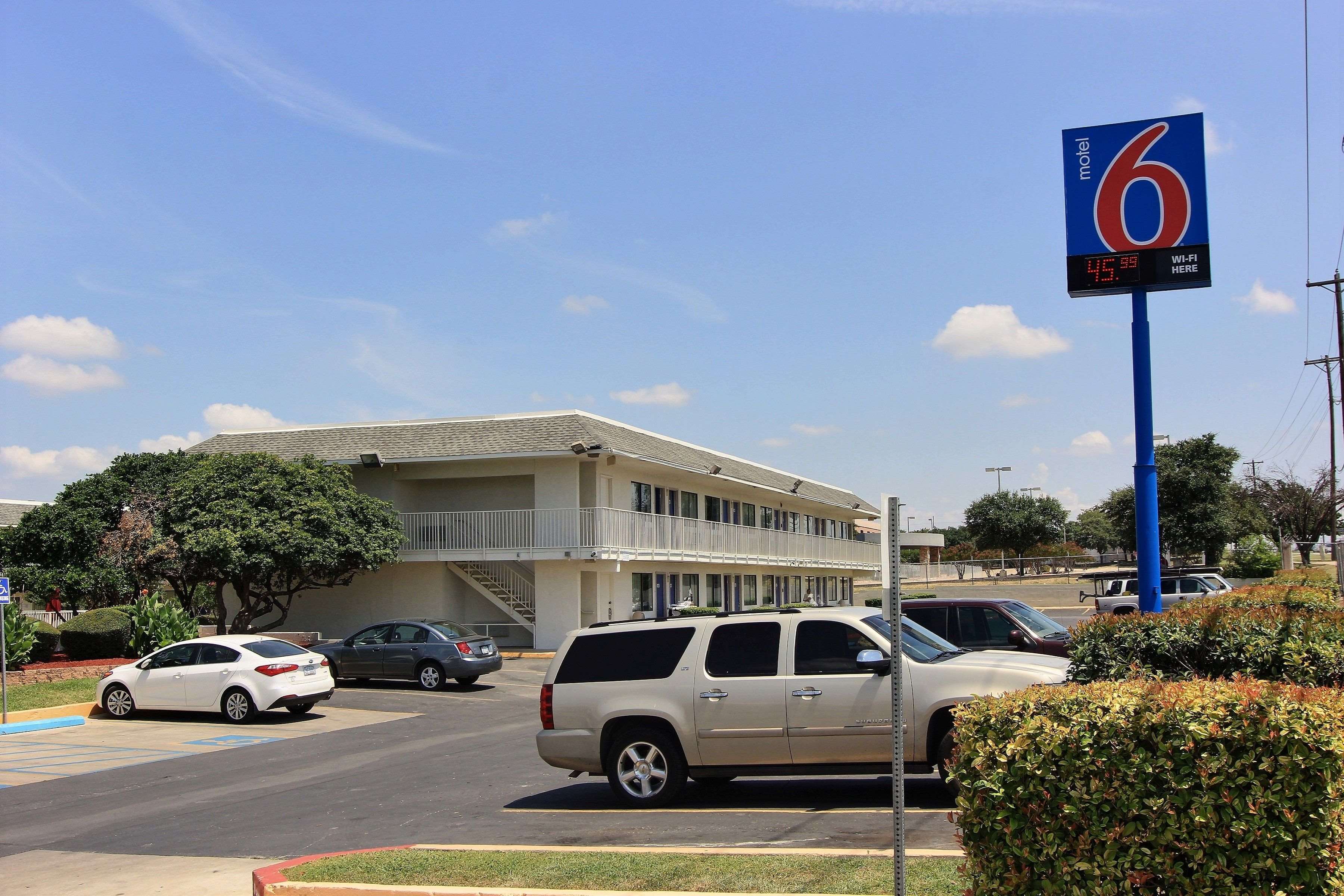 Motel 6 Austin North