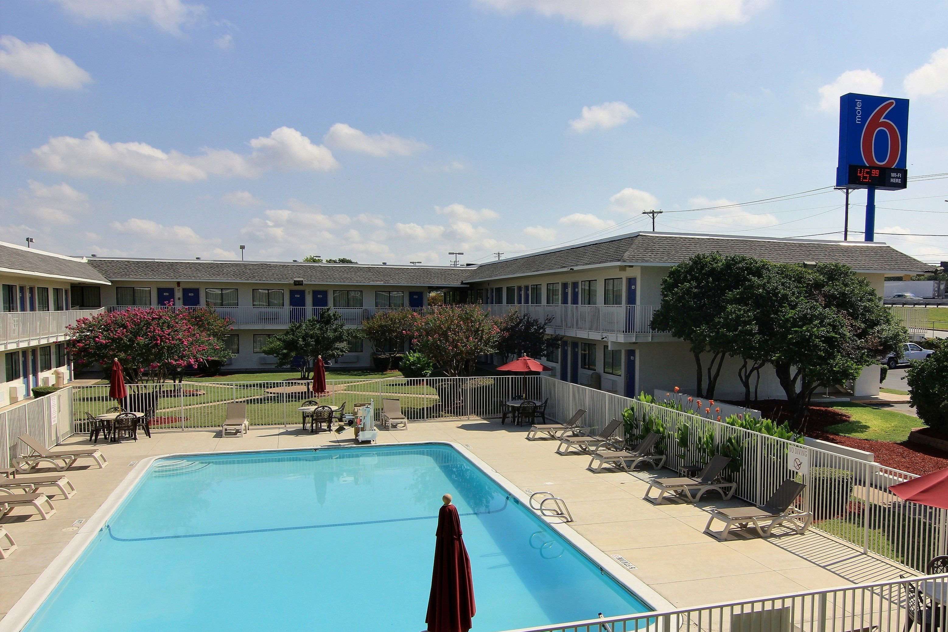 Motel 6 Austin North