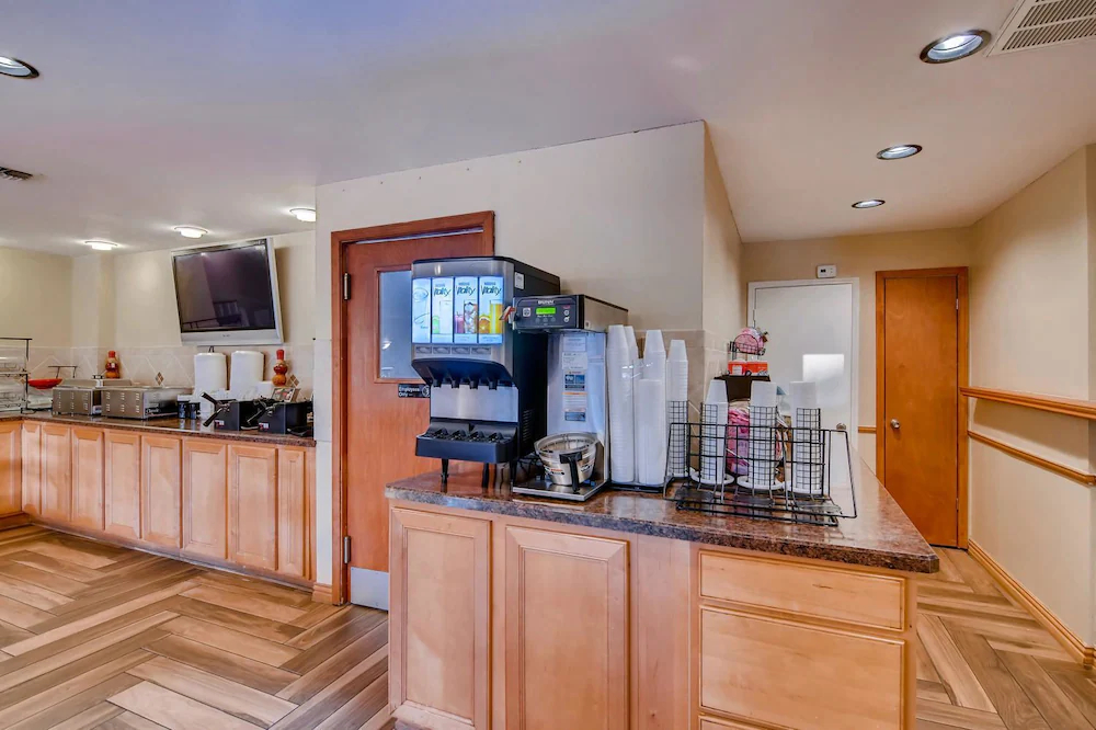 Orangewood Inn & Suites