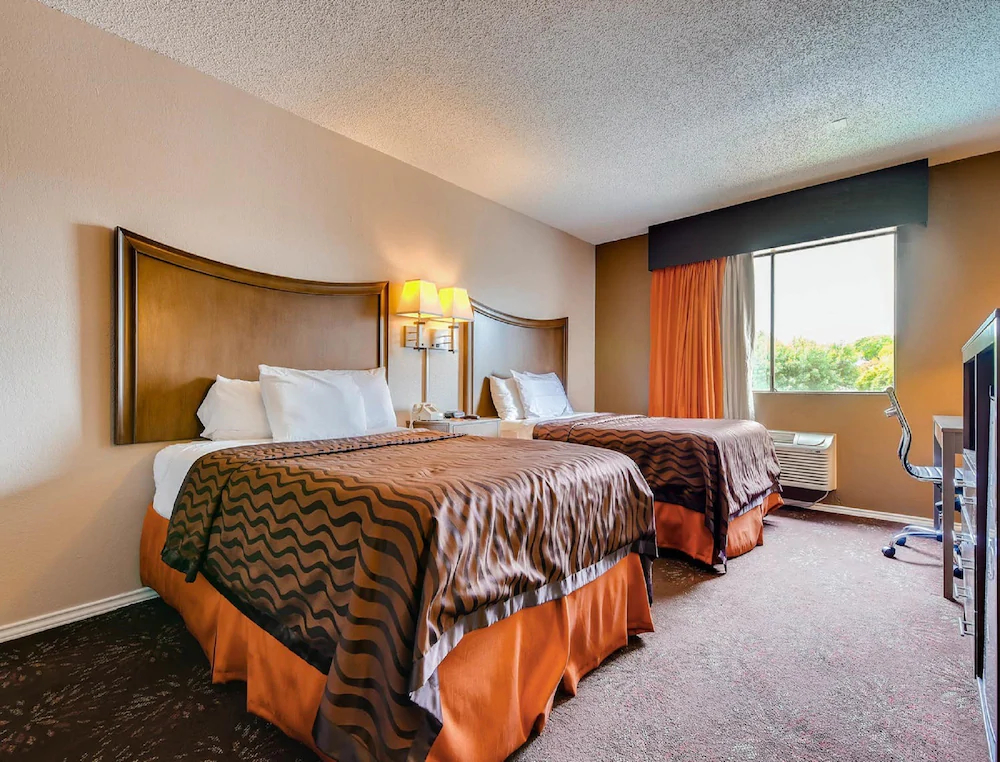 Orangewood Inn & Suites