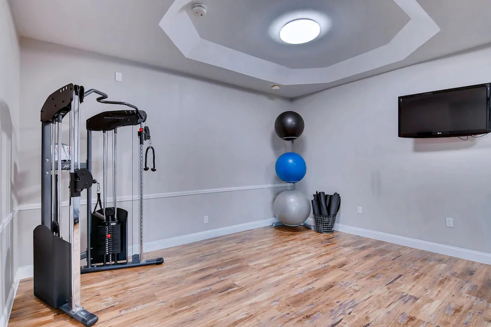 Orangewood Inn & Suites