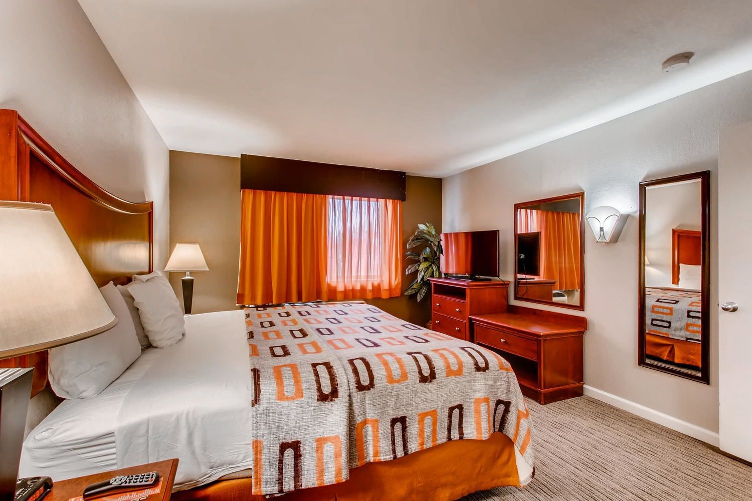 Orangewood Inn & Suites