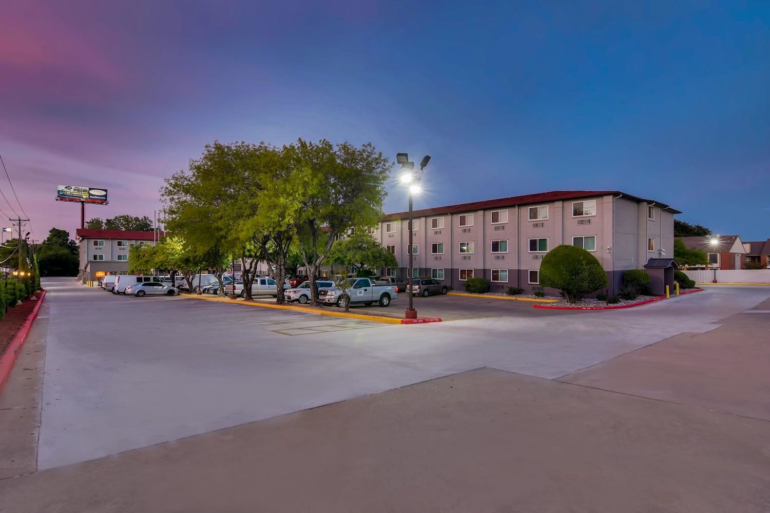 Orangewood Inn & Suites
