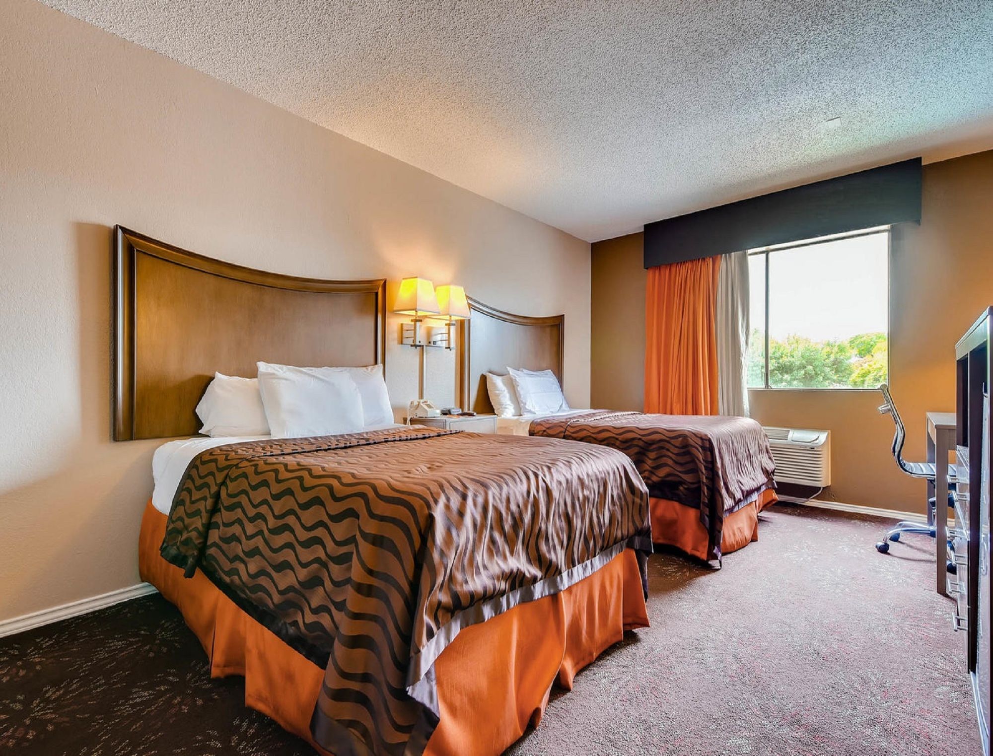 Orangewood Inn & Suites