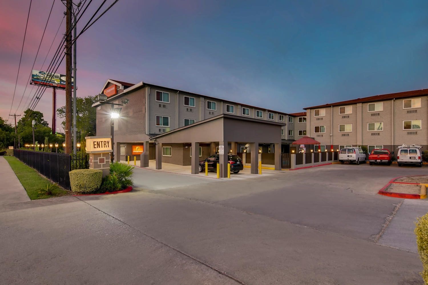 Orangewood Inn & Suites