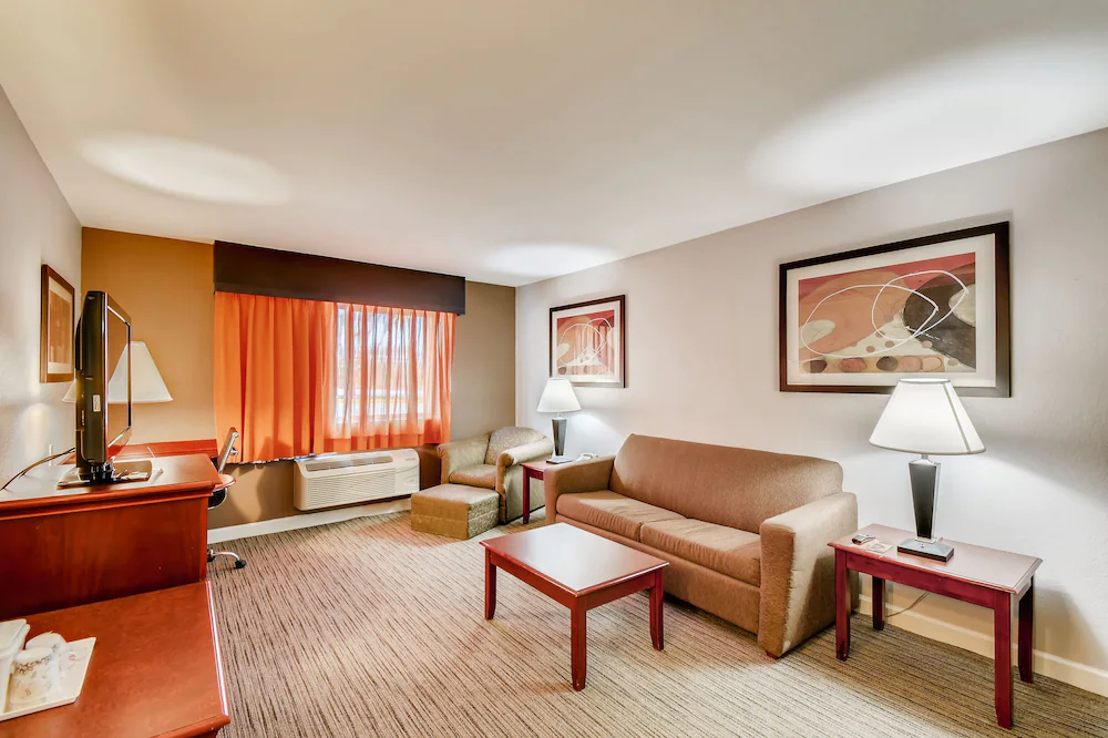 Orangewood Inn & Suites