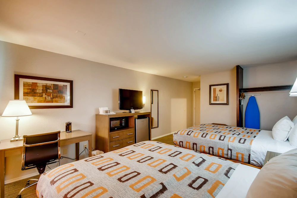 Orangewood Inn & Suites