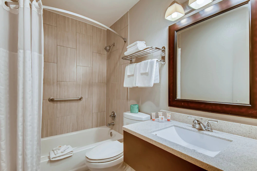 Orangewood Inn & Suites