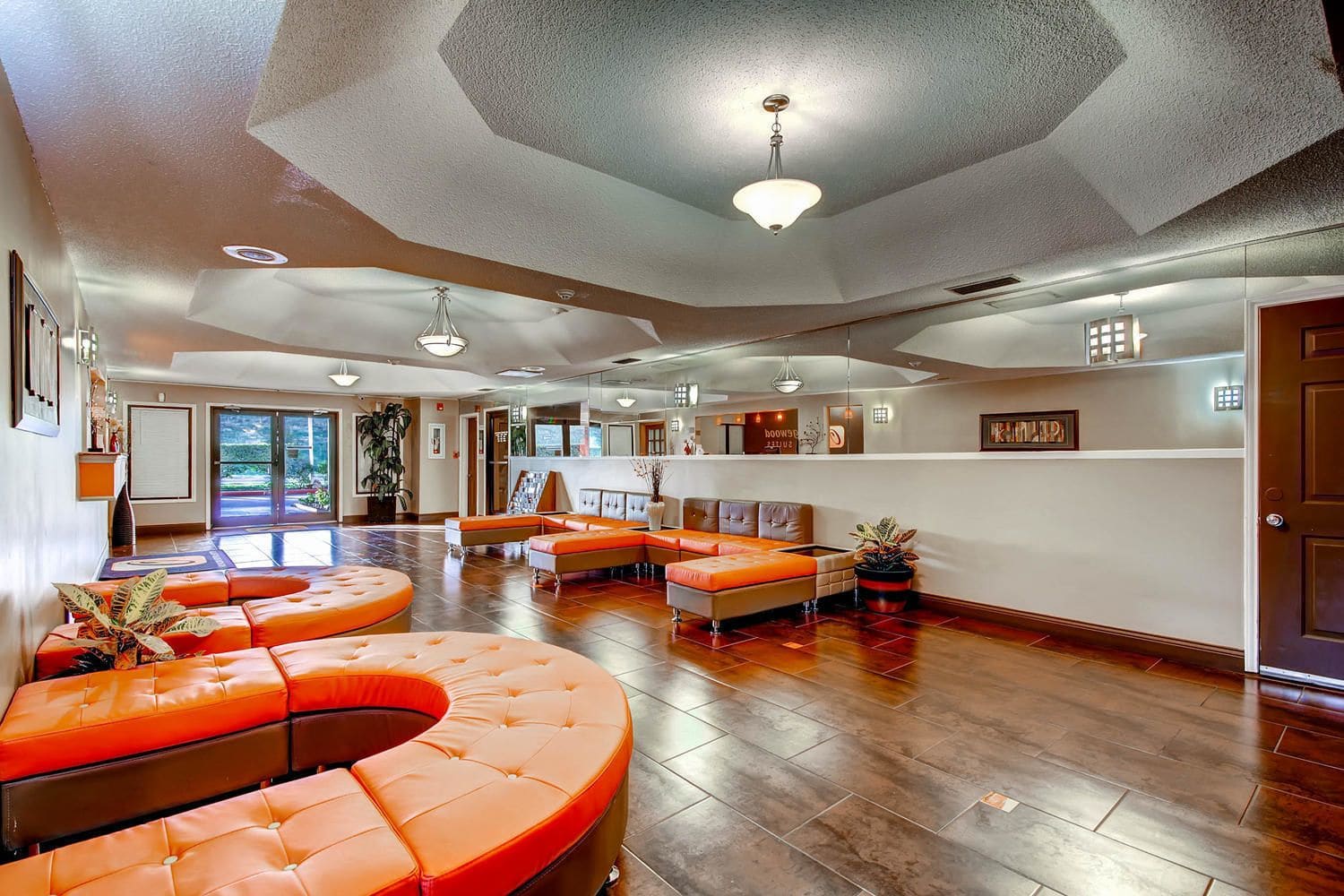 Orangewood Inn & Suites