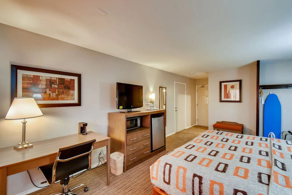 Orangewood Inn & Suites