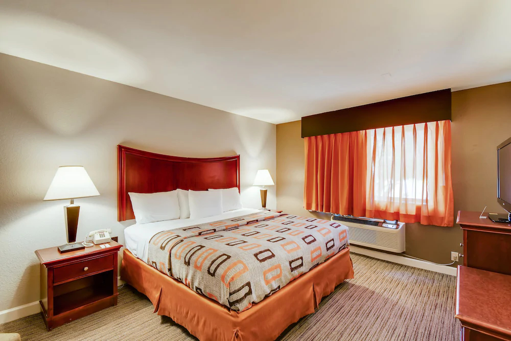 Orangewood Inn & Suites