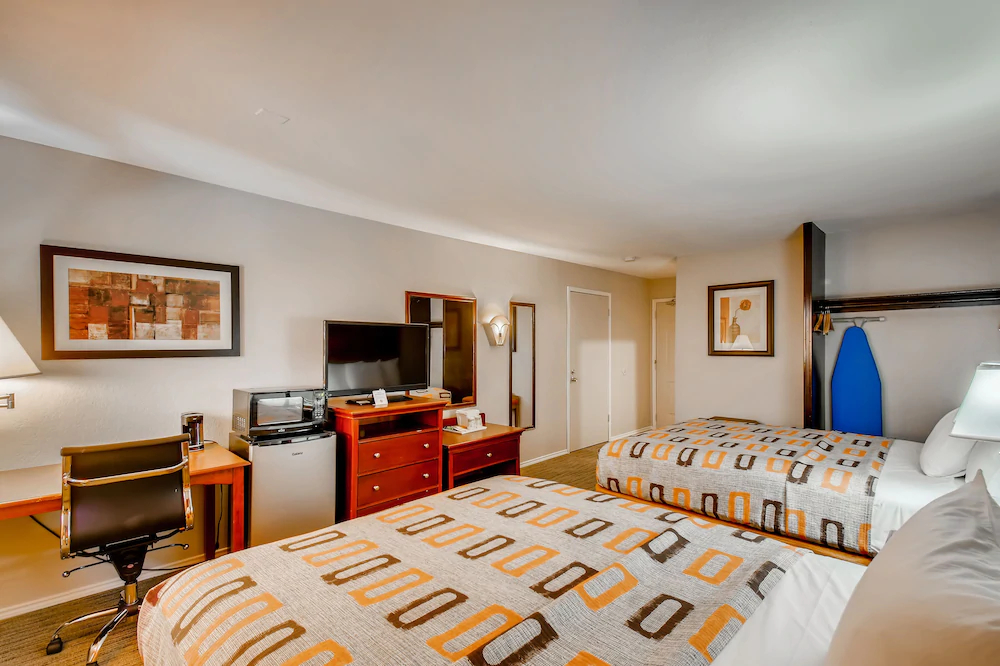 Orangewood Inn & Suites