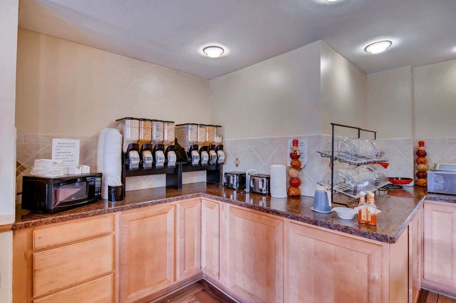 Orangewood Inn & Suites