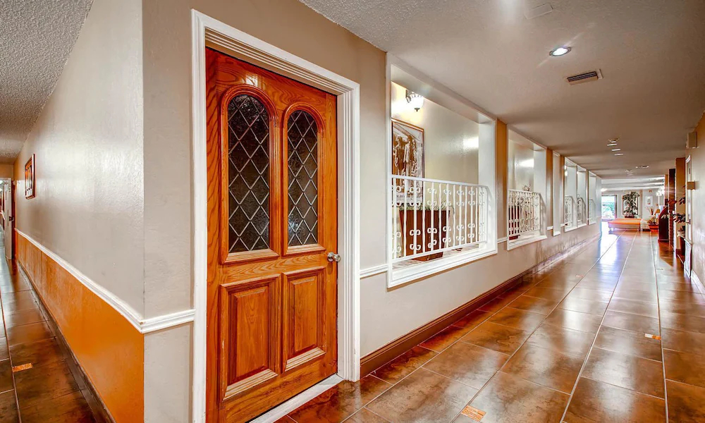 Orangewood Inn & Suites