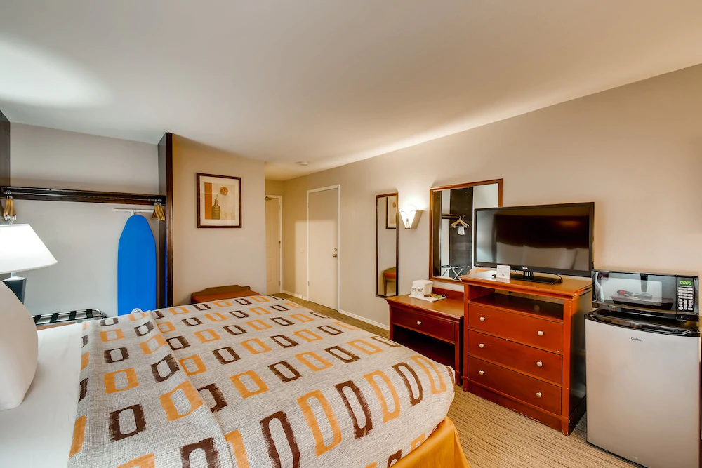 Orangewood Inn & Suites