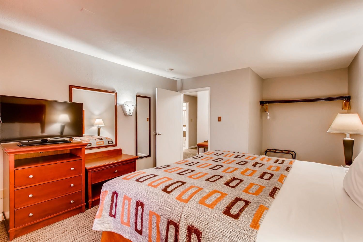 Orangewood Inn & Suites