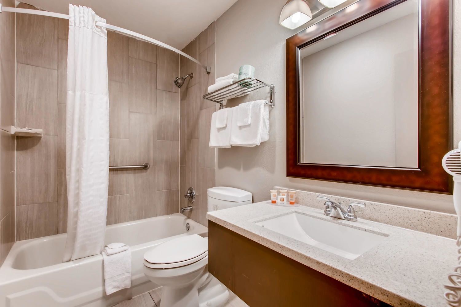 Orangewood Inn & Suites