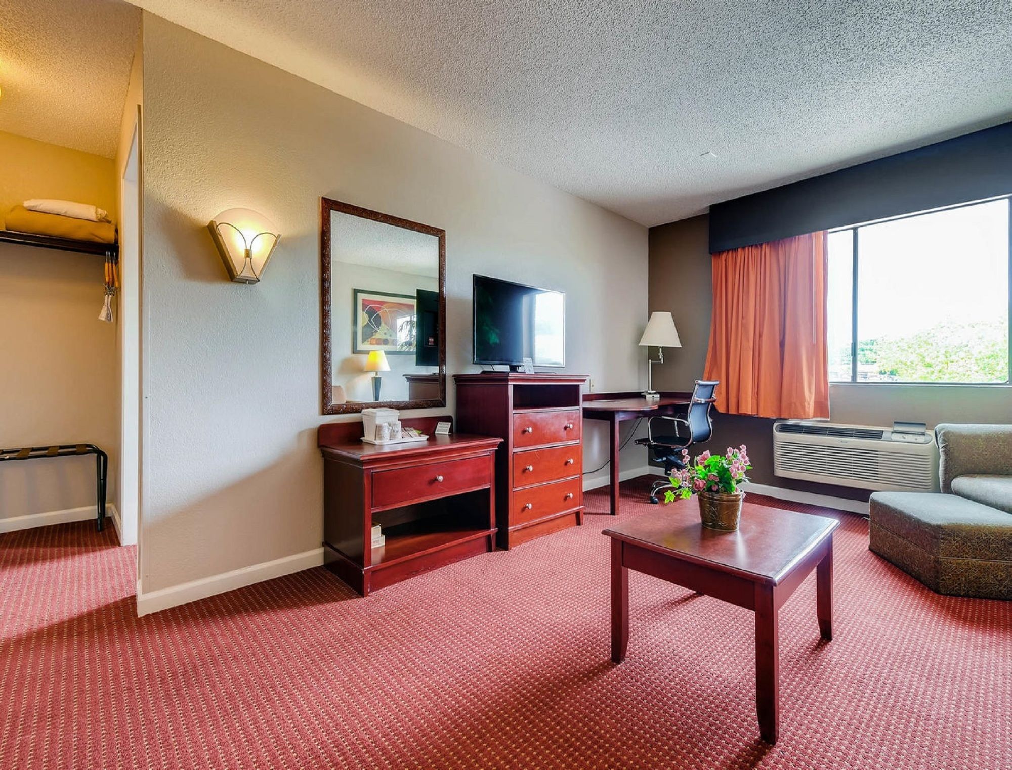 Orangewood Inn & Suites