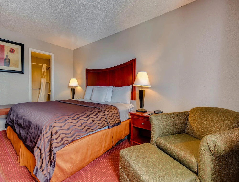 Orangewood Inn & Suites