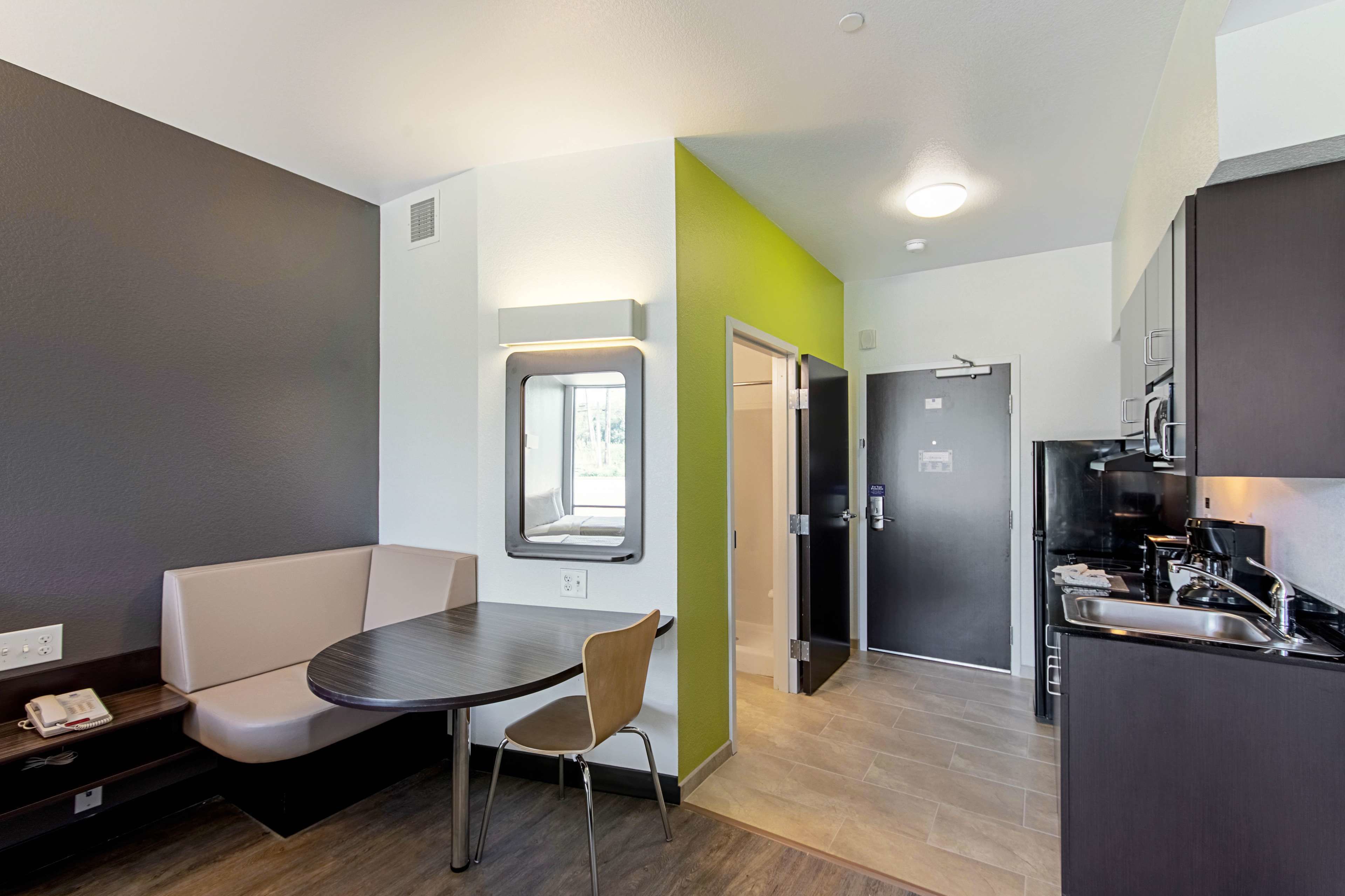 Studio 6 Austin Airport