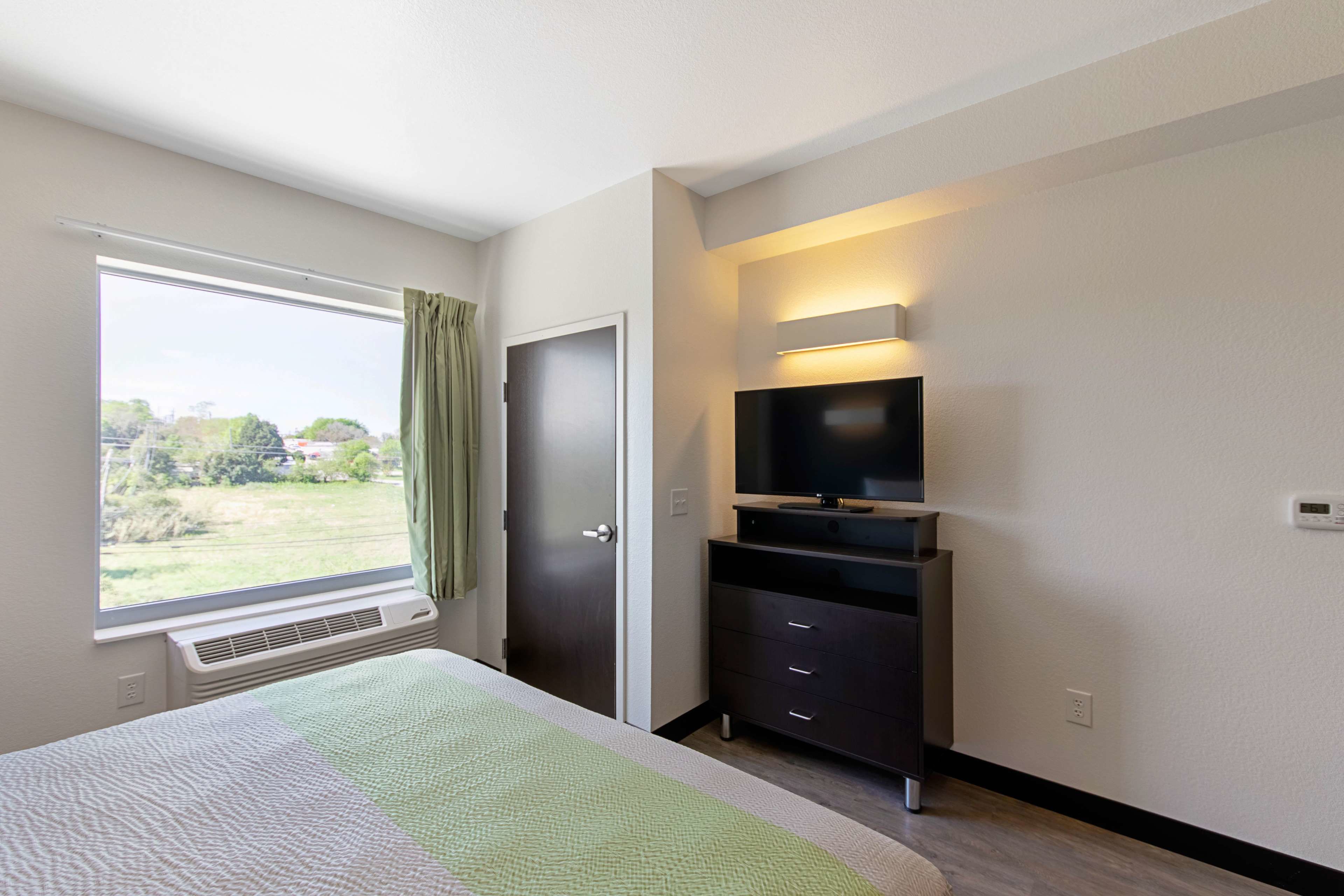 Studio 6 Austin Airport