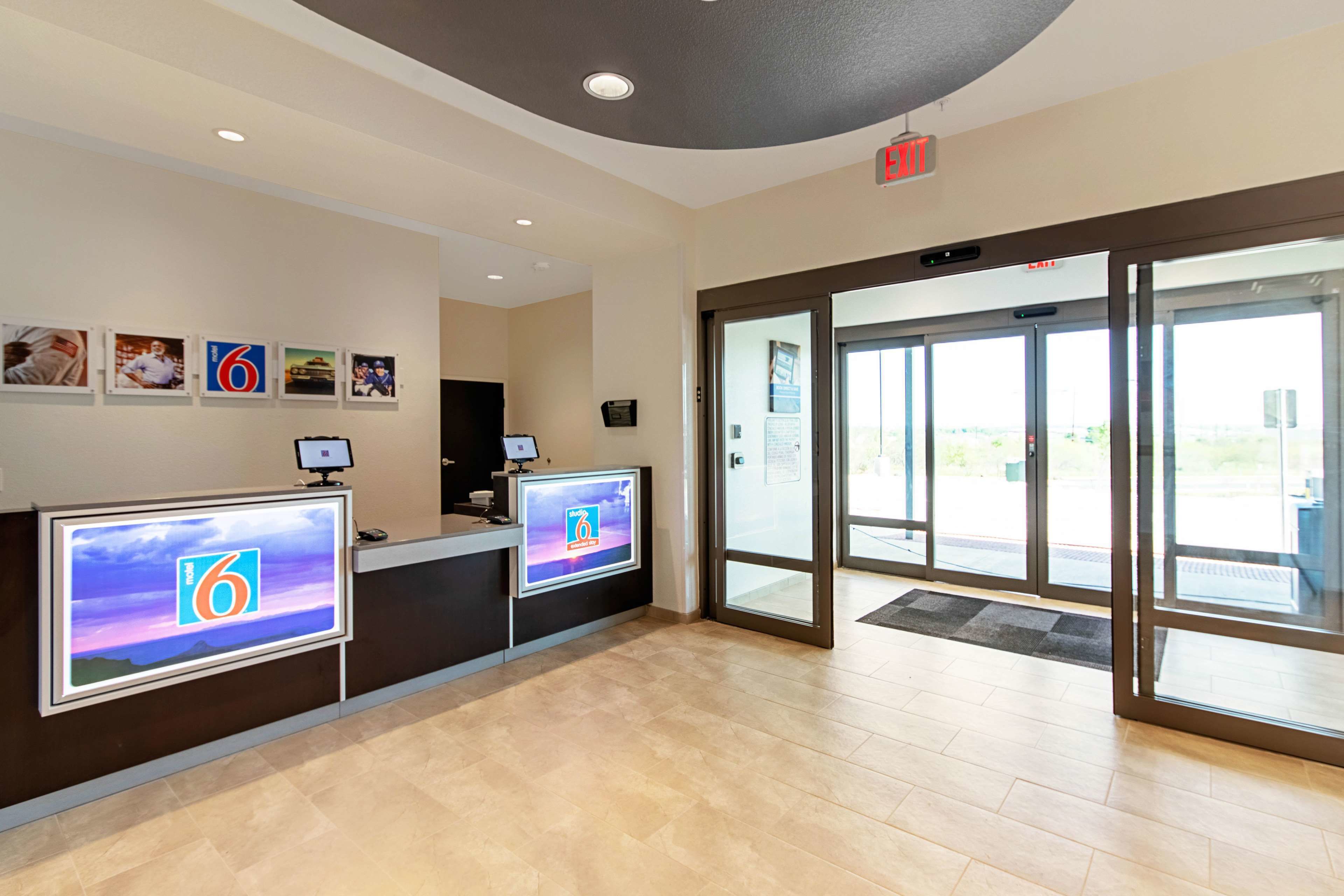 Studio 6 Austin Airport