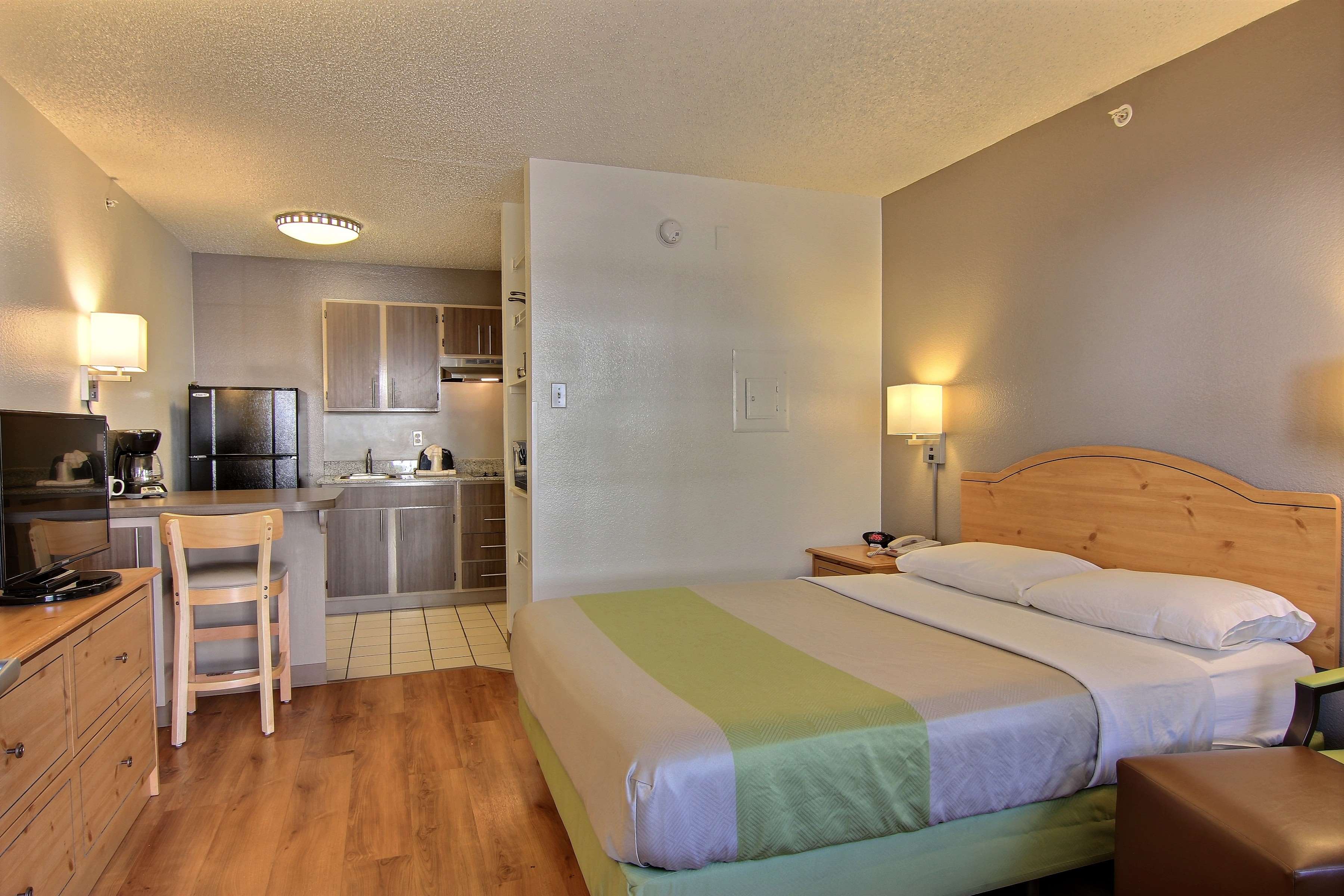 Studio 6 Austin Midtown