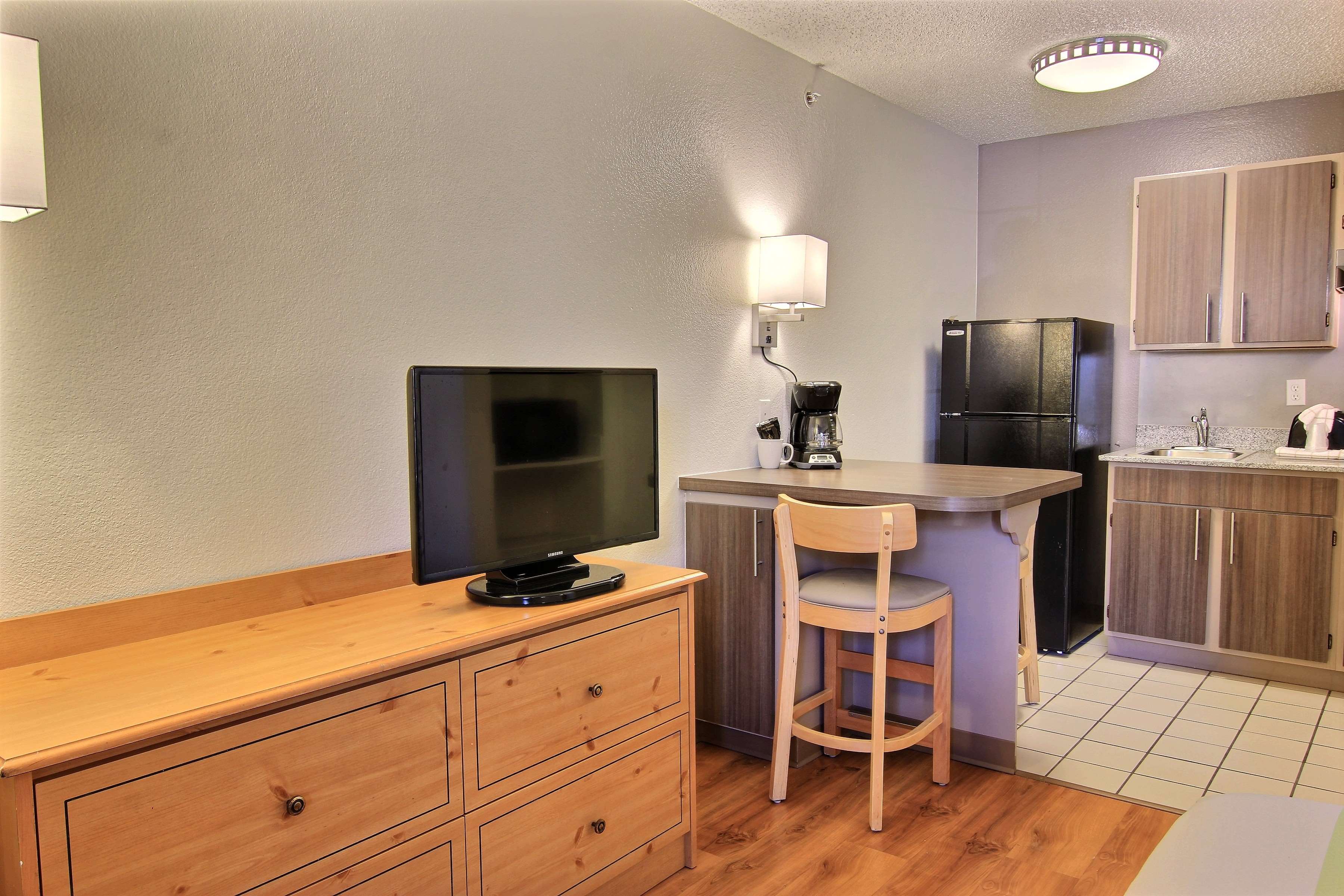 Studio 6 Austin Midtown