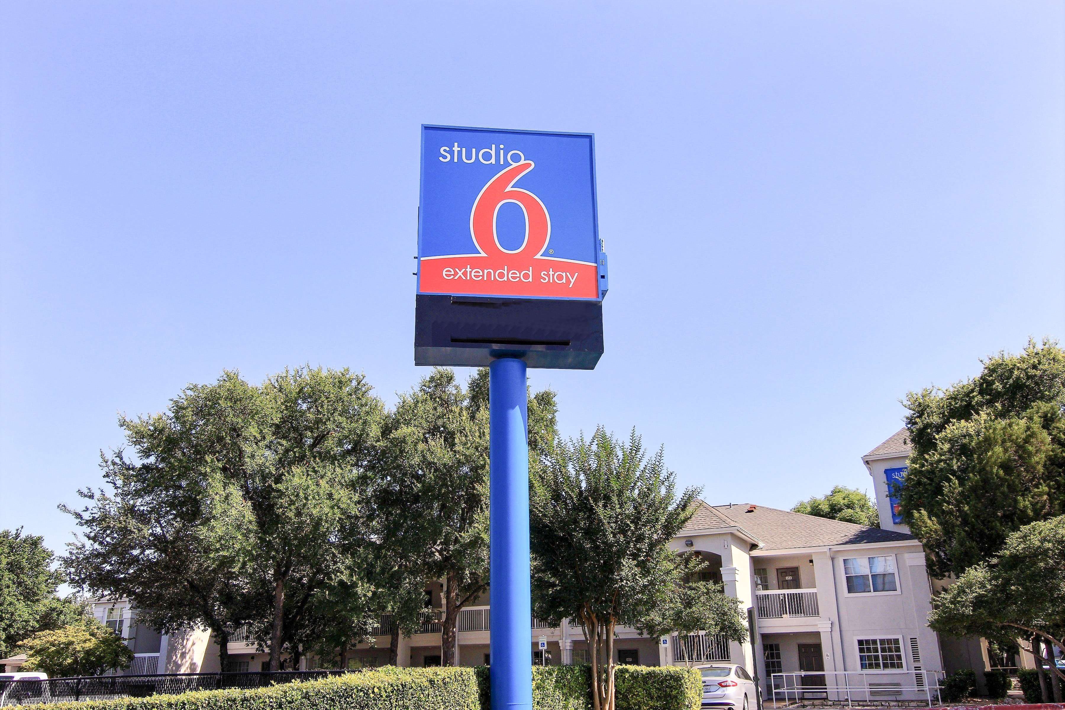 Studio 6 Austin Northwest