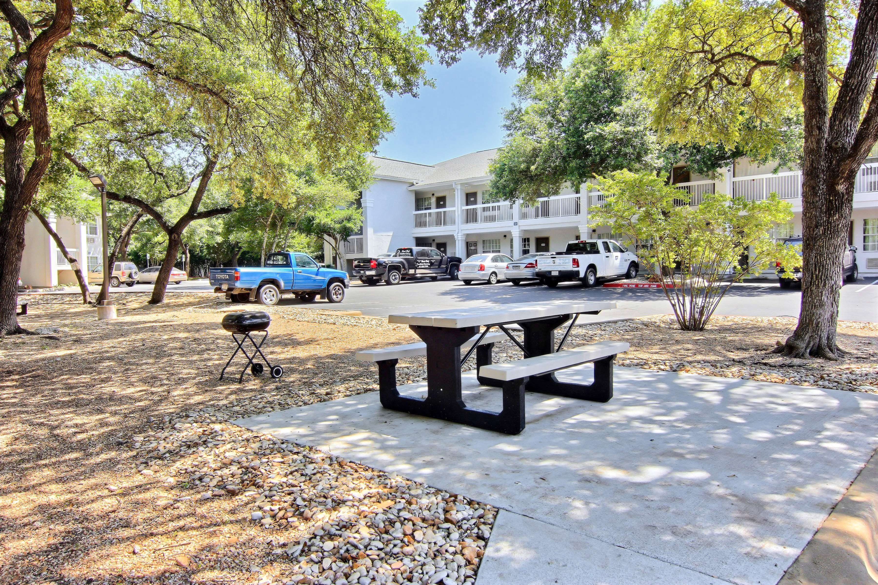 Studio 6 Austin Northwest