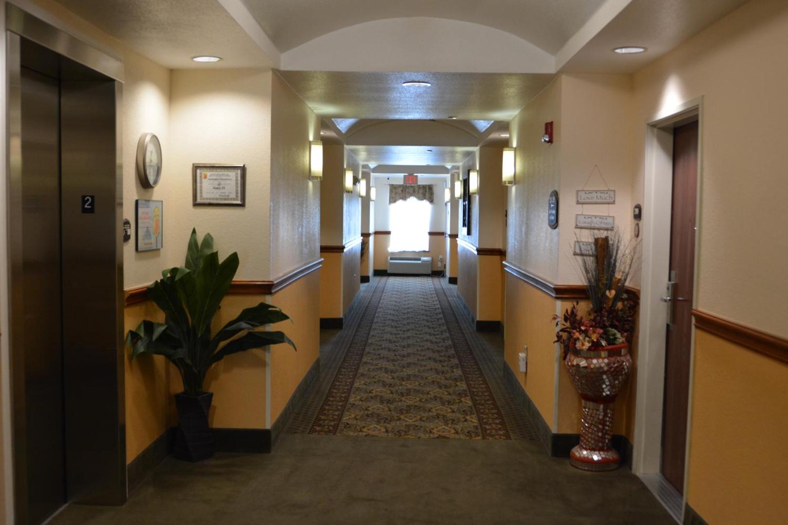 Super 8 by Wyndham Austin/Airport South