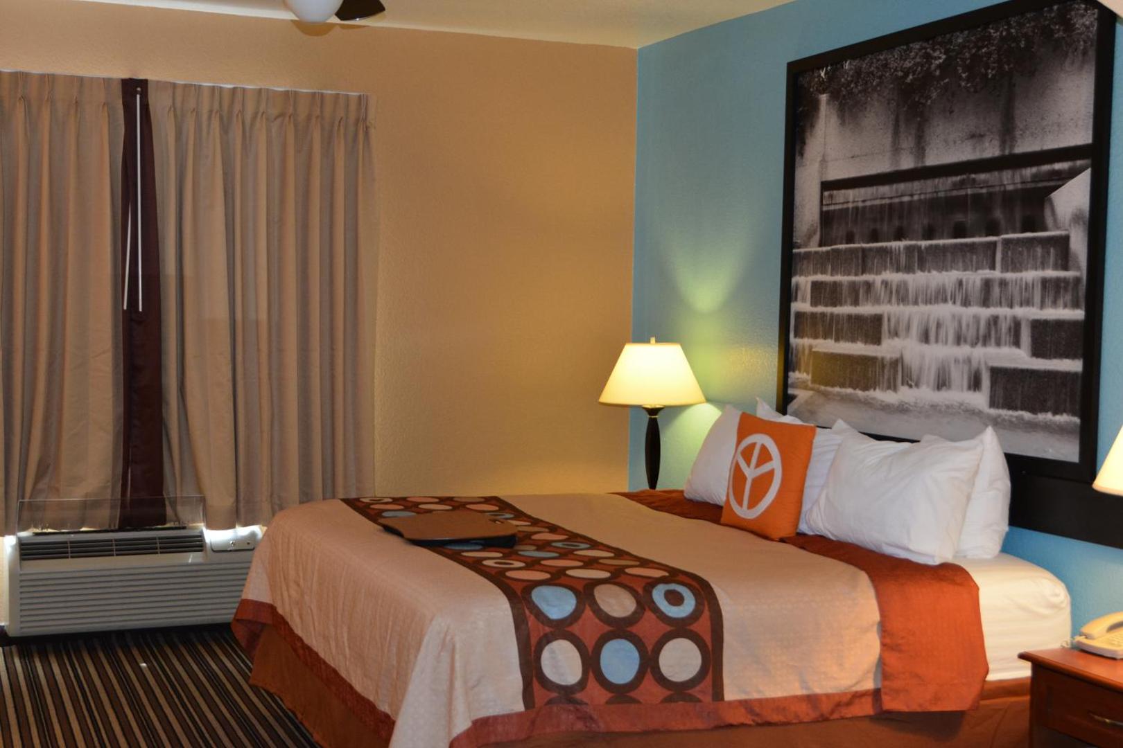 Super 8 by Wyndham Austin/Airport South