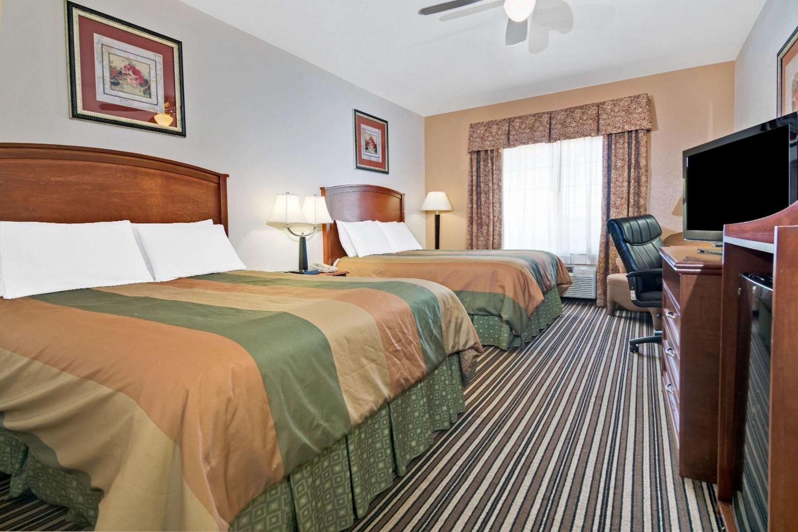 Super 8 by Wyndham Austin/Airport South