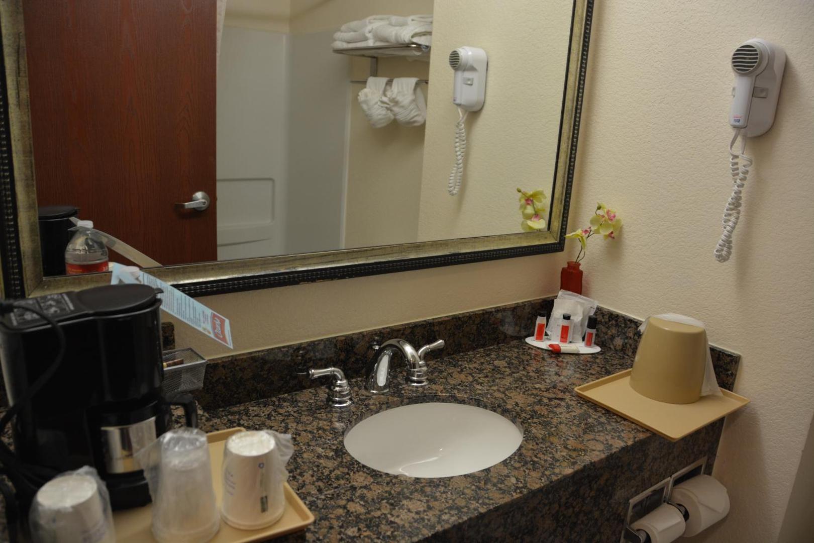Super 8 by Wyndham Austin/Airport South