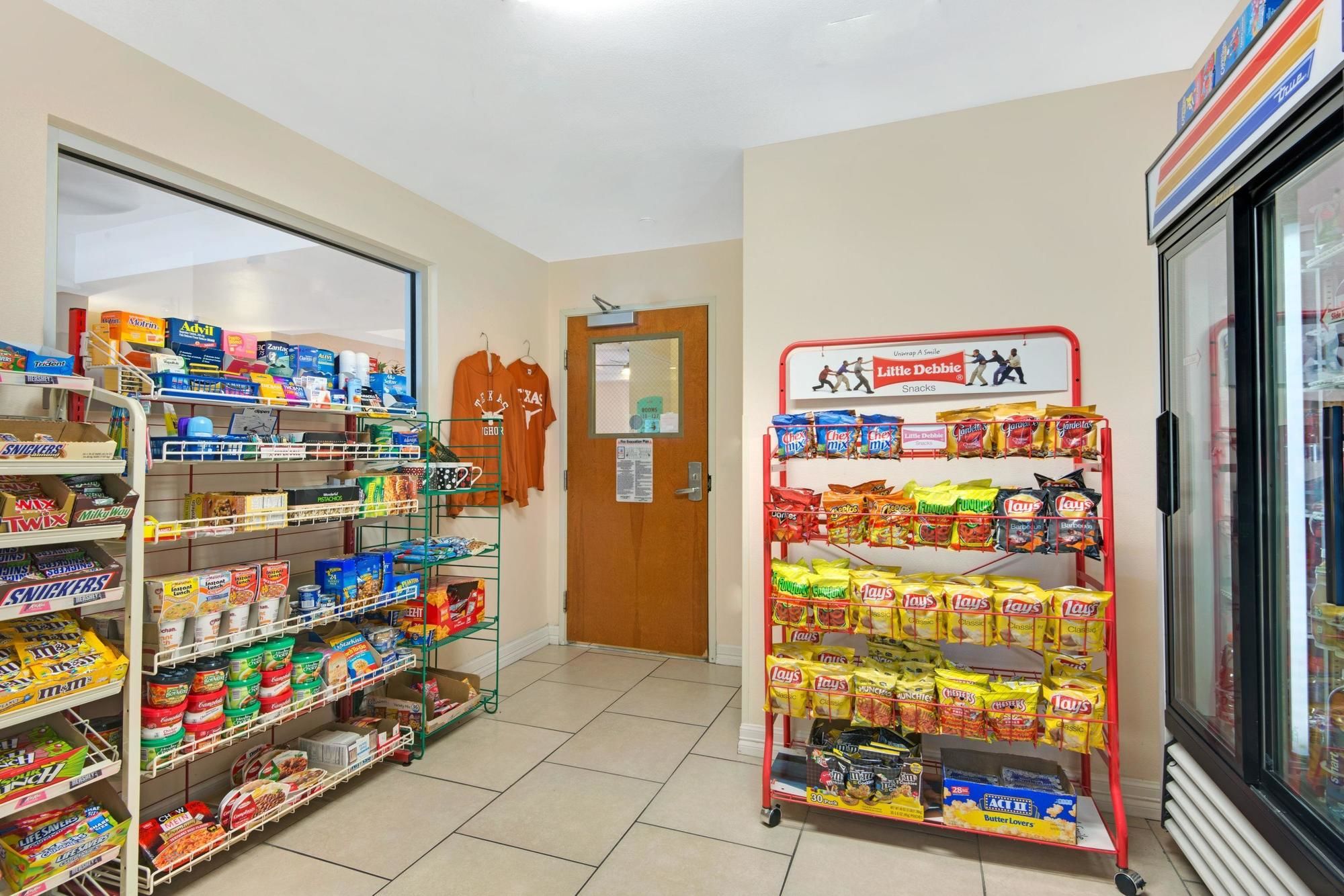 Super 8 by Wyndham Austin/Airport North