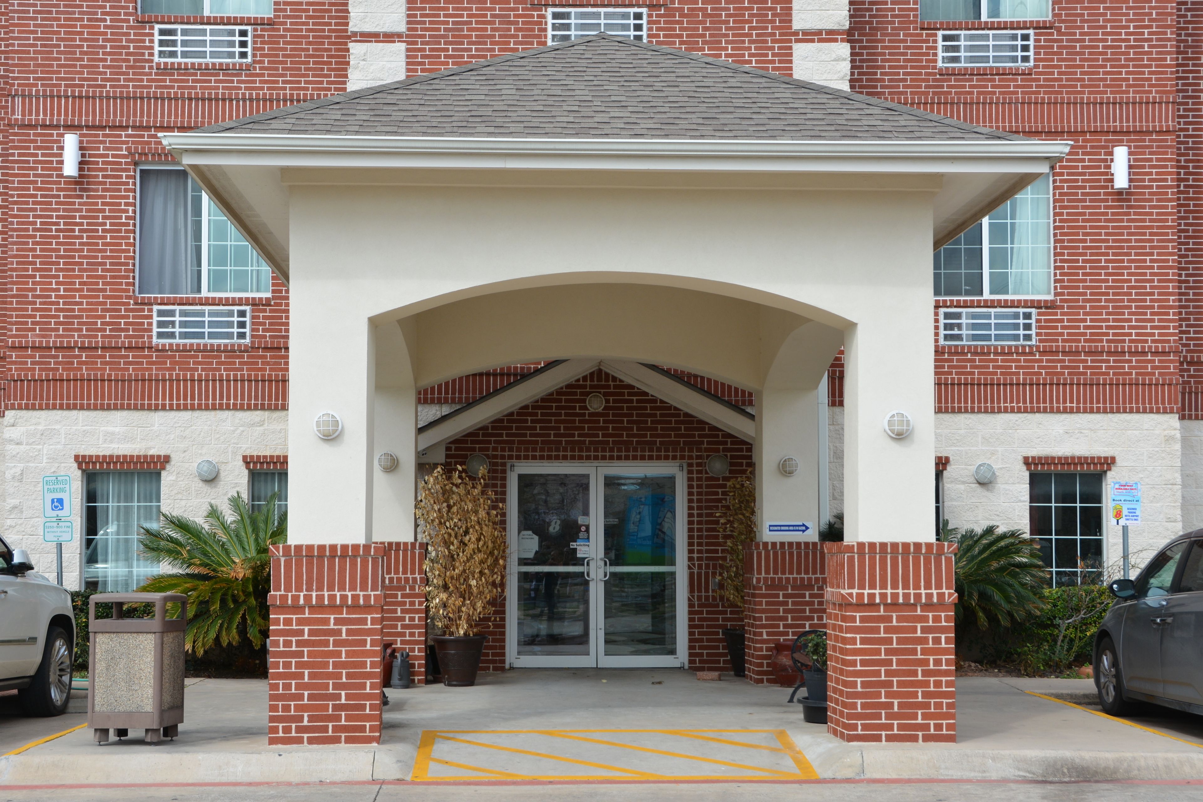 Super 8 by Wyndham Austin/Airport South