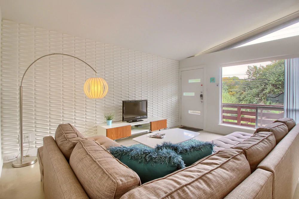 Travis Heights Modern 1