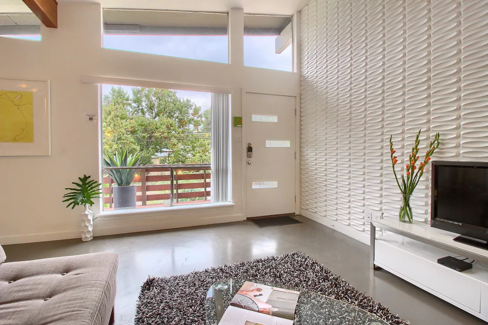 Travis Heights Modern 1