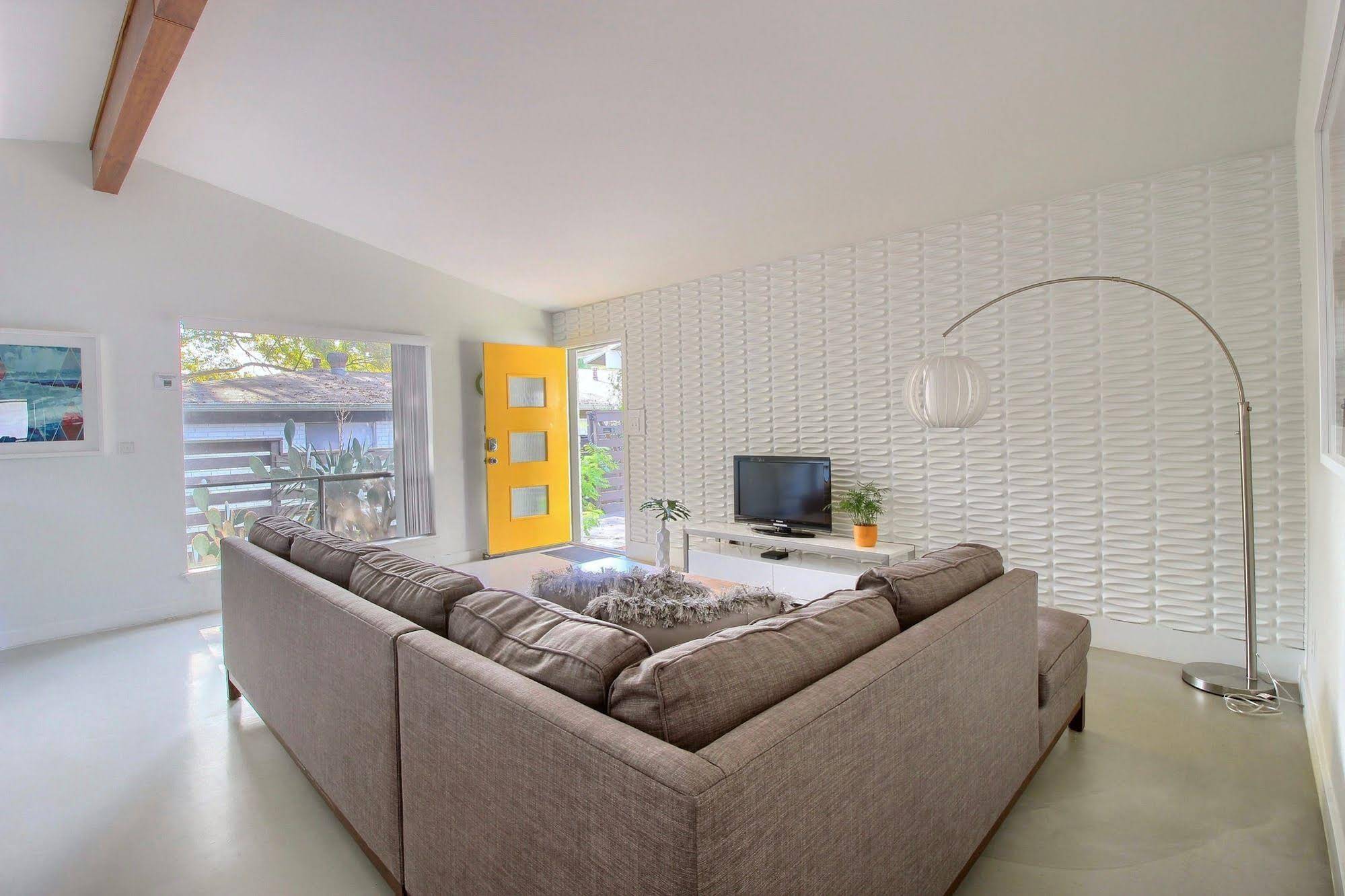 Travis Heights Modern 1